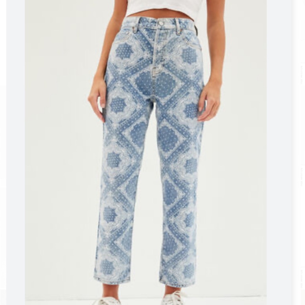 PacSun Bandana Print High Waisted
Visit >
Straight Leg Jeans